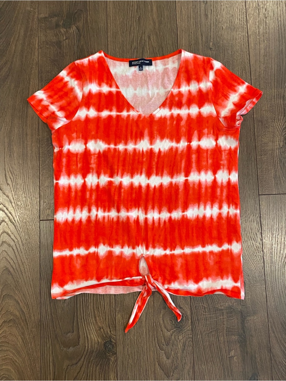 Jones New York Red & White Tie-Dye V-Neck Short Sleeve Tie-Front Top